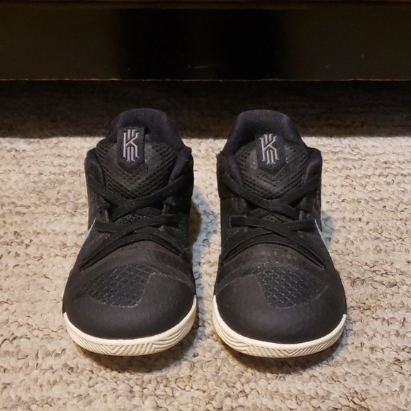 𝅺KID'S Unisex Nike Kyrie - Picture 2 of 5